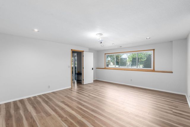 8024 E Greenbriar Ct, Wichita, KS 67226