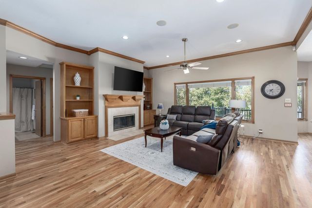 8024 E Greenbriar Ct, Wichita, KS 67226