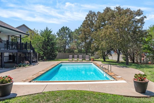 8024 E Greenbriar Ct, Wichita, KS 67226