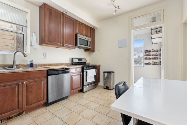 3123 W Eastwood Avenue, Chicago, IL 60625