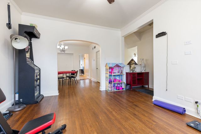 3123 W Eastwood Avenue, Chicago, IL 60625