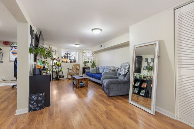 3123 W Eastwood Avenue, Chicago, IL 60625