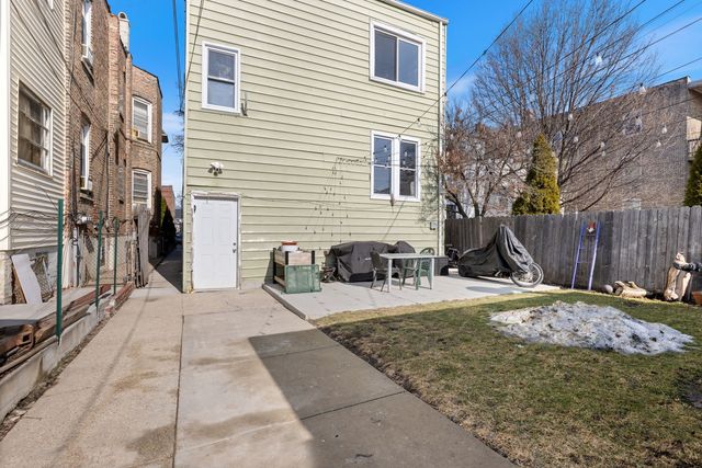 3123 W Eastwood Avenue, Chicago, IL 60625