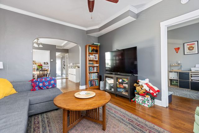 3123 W Eastwood Avenue, Chicago, IL 60625