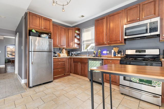 3123 W Eastwood Avenue, Chicago, IL 60625