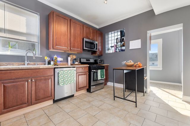 3123 W Eastwood Avenue, Chicago, IL 60625