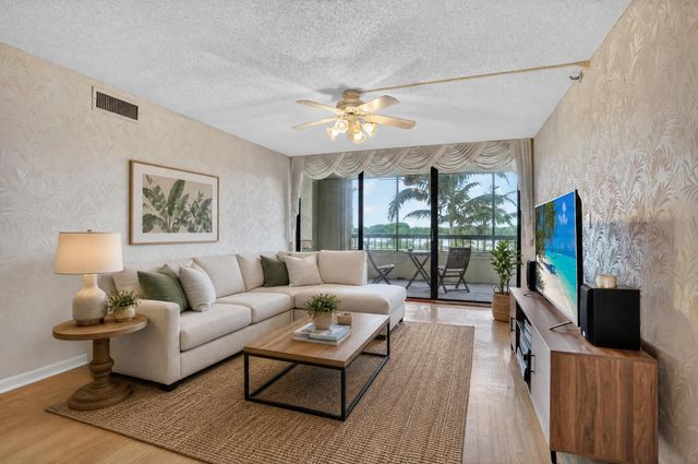 6463 La Costa Drive 402, Boca Raton, FL 33433