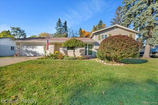 8156 Kenwick Drive, White Lake, MI 48386