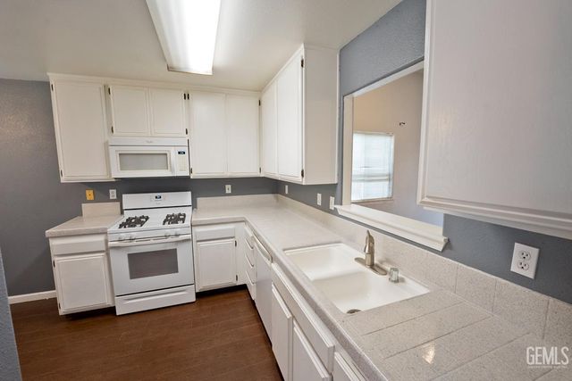 3105 SILVER SPUR WAY, Bakersfield, CA 93312