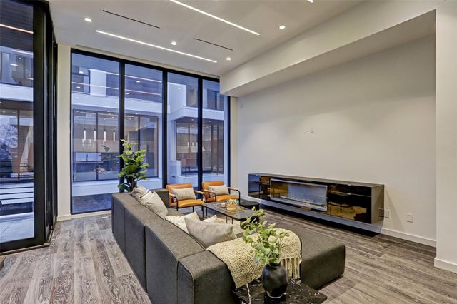 815 W 24th Street A, Houston, TX 77008
