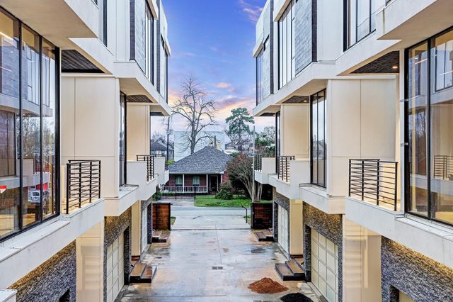 815 W 24th Street A, Houston, TX 77008