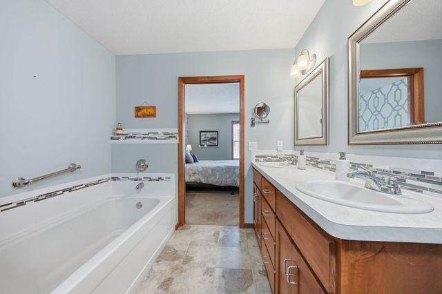 5120 Parker Circle, Robbinsdale, MN 55422