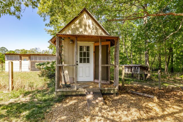 237 Lear Rd, Portland, TN 37148