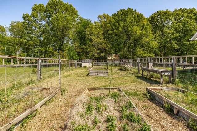 237 Lear Rd, Portland, TN 37148