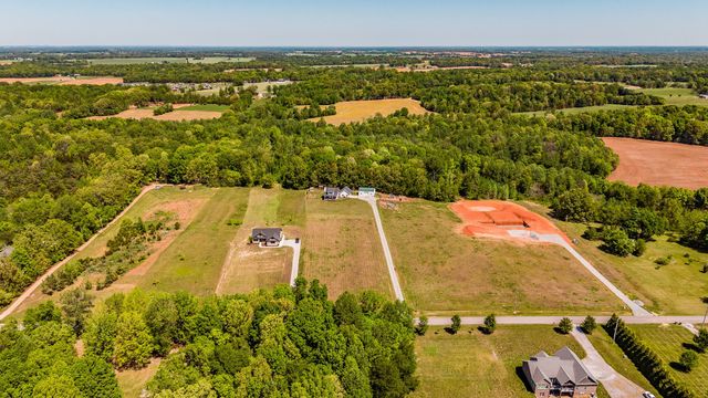237 Lear Rd, Portland, TN 37148