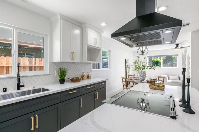 909 Regatta Dr, Sacramento, CA 95833