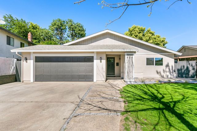 909 Regatta Dr, Sacramento, CA 95833