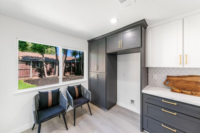 909 Regatta Dr, Sacramento, CA 95833