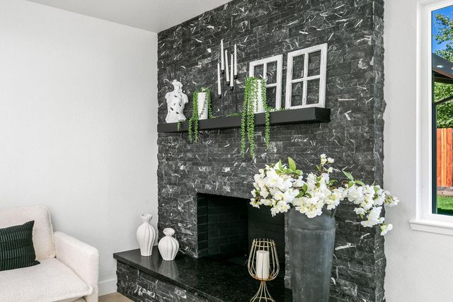 909 Regatta Dr, Sacramento, CA 95833