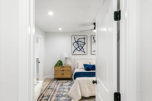 909 Regatta Dr, Sacramento, CA 95833