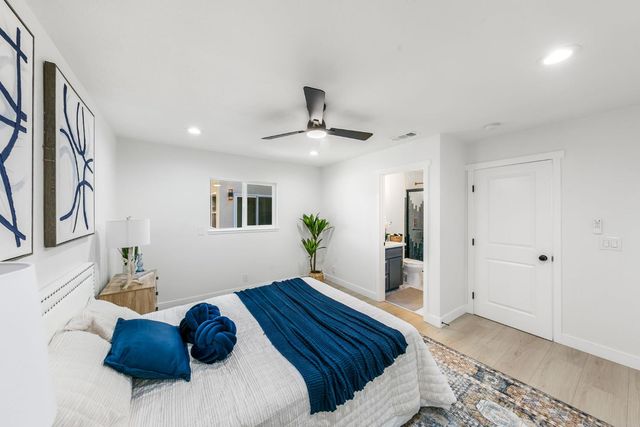 909 Regatta Dr, Sacramento, CA 95833