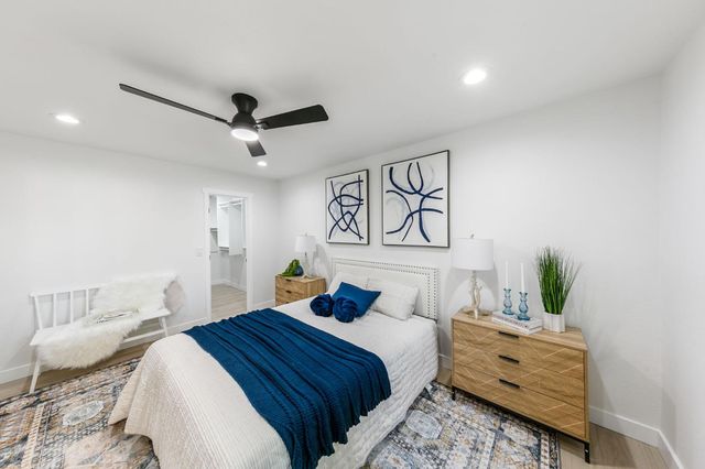 909 Regatta Dr, Sacramento, CA 95833