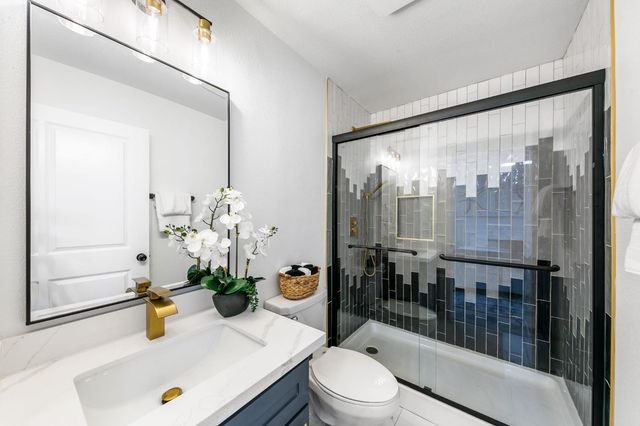 909 Regatta Dr, Sacramento, CA 95833