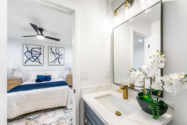 909 Regatta Dr, Sacramento, CA 95833