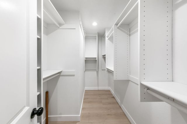 909 Regatta Dr, Sacramento, CA 95833