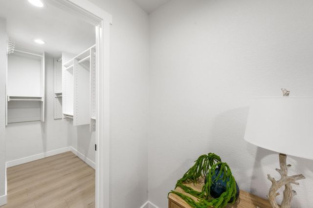 909 Regatta Dr, Sacramento, CA 95833