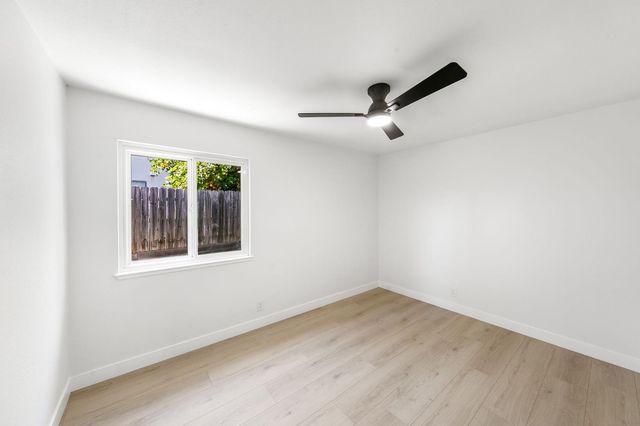 909 Regatta Dr, Sacramento, CA 95833