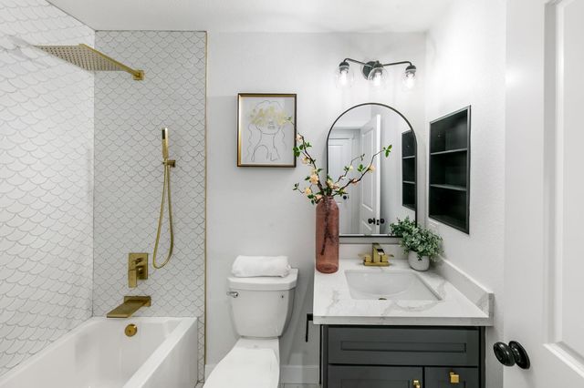 909 Regatta Dr, Sacramento, CA 95833