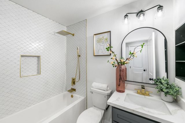 909 Regatta Dr, Sacramento, CA 95833