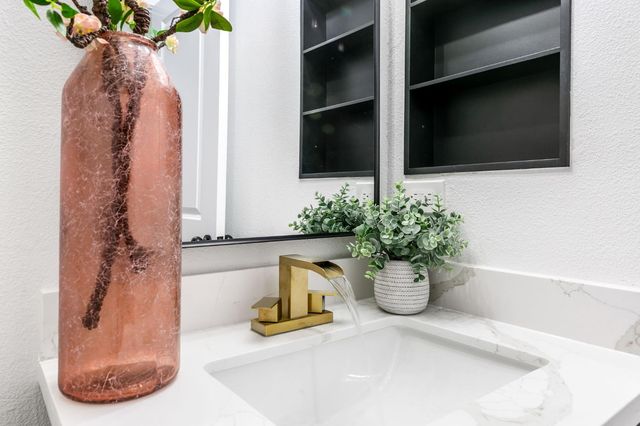 909 Regatta Dr, Sacramento, CA 95833