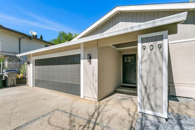 909 Regatta Dr, Sacramento, CA 95833