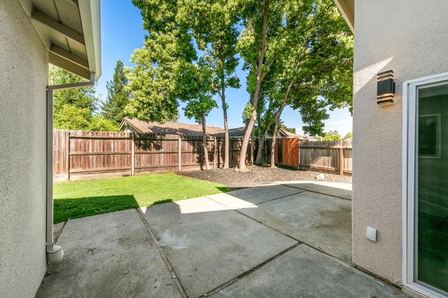 909 Regatta Dr, Sacramento, CA 95833