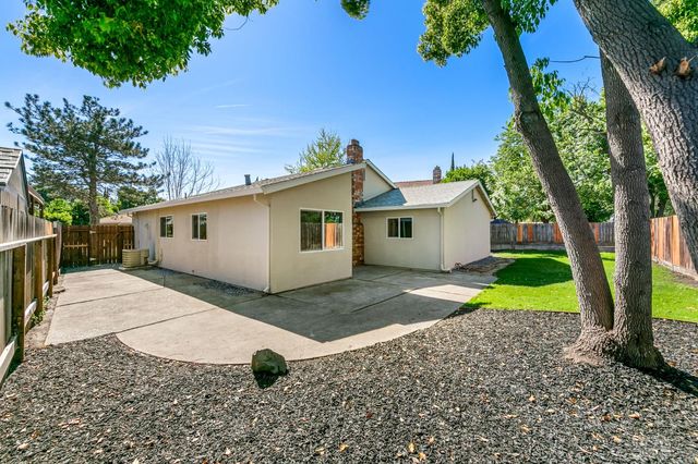 909 Regatta Dr, Sacramento, CA 95833
