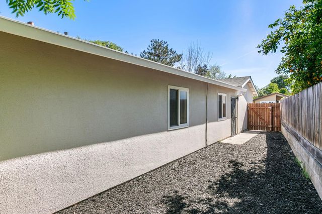 909 Regatta Dr, Sacramento, CA 95833