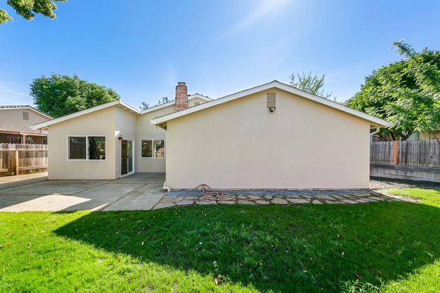 909 Regatta Dr, Sacramento, CA 95833