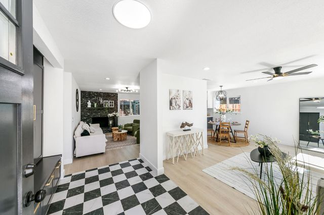 909 Regatta Dr, Sacramento, CA 95833