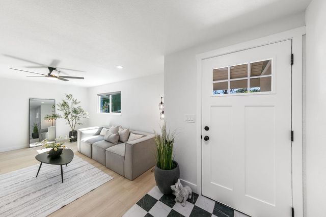 909 Regatta Dr, Sacramento, CA 95833