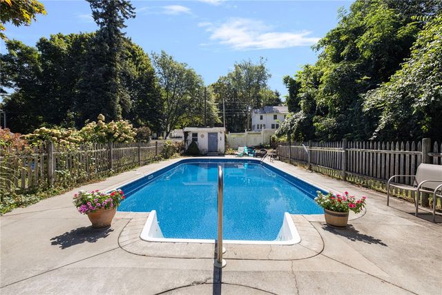 29 Valentine Circle, Warwick, RI 02886
