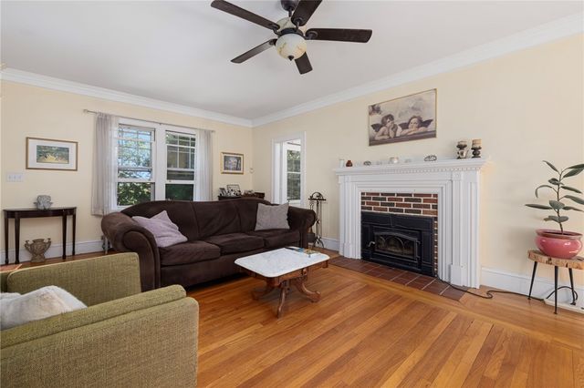 29 Valentine Circle, Warwick, RI 02886