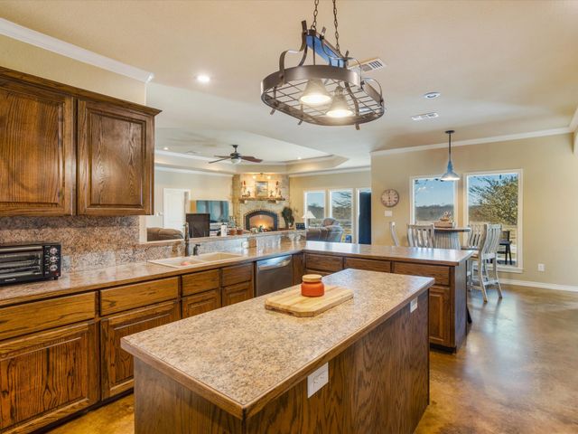 169 Sears Road, Bells, TX 75414