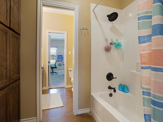 169 Sears Road, Bells, TX 75414