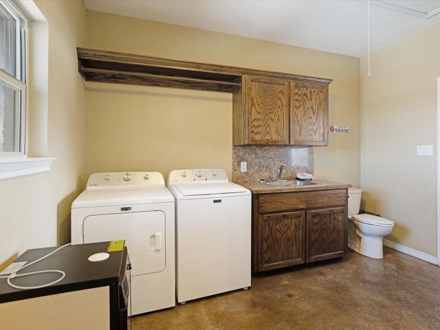 169 Sears Road, Bells, TX 75414