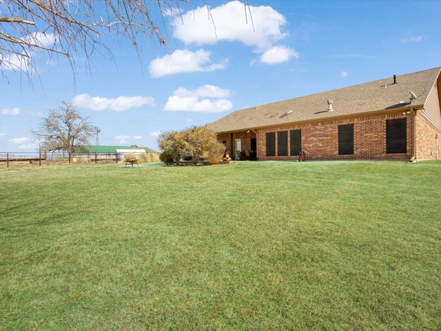 169 Sears Road, Bells, TX 75414