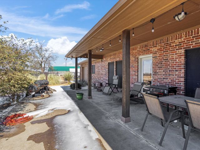 169 Sears Road, Bells, TX 75414