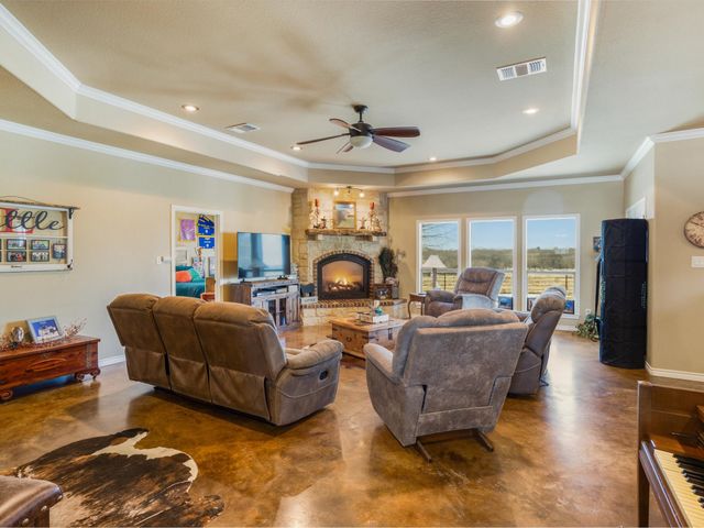 169 Sears Road, Bells, TX 75414