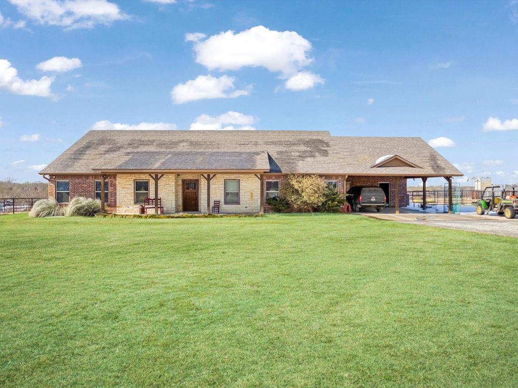 169 Sears Road, Bells, TX 75414